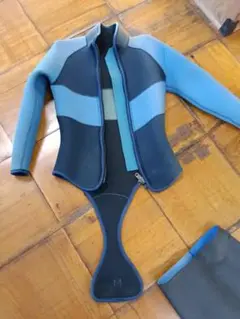 青とグレーのフルウェットスーツ M　上下