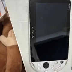 PS Vita ホワイト 本体 ゲームカード付き