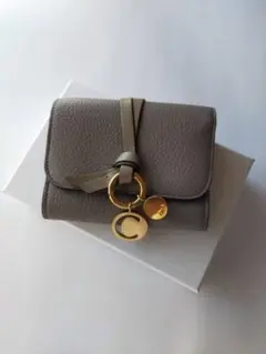 Chloe アルファベット スモールトリフォールド 折財布 コンパクトウォレット
