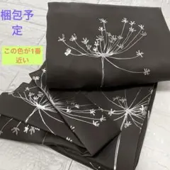 新品カーテン　100×135㌢丈　2枚入　お得　濃い茶　箔プリント　遮光性