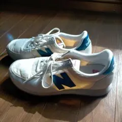 ニューバランスレディーススニーカー