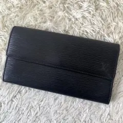ルイヴィトン 長財布 ポルトフォイユ サラ エピ レザー 黒 ロゴ型押し 旧型