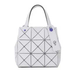 新作BAO BAO イッセイミヤケ バオバオ トートバッグ　カラット　CARAT 宝石のカッティングを連想させるようなハンドバッグ、バオ バオ