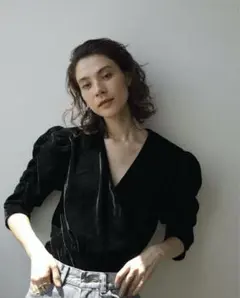 anuke Gather Velour Blouse 未使用タグ付き anuke（アンヌーク）の「Gather Velour Blouse（シャツ/ブラウス