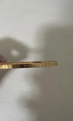 DANIEL WELLINGTON 金色オープンバングル