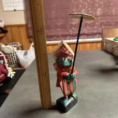 カエルの木彫り