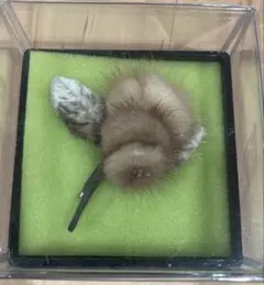 ブラウンファー コサージュ風アクセサリー