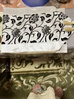 黒い花柄テーブルセンター タッセル付き