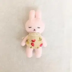眠りうさぎマスコットフェルト①
