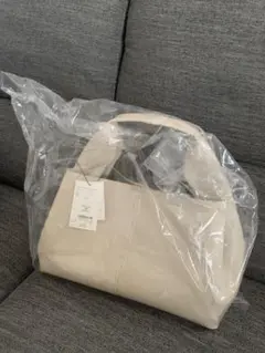 タグ付き新品未開封アイボリーレザー ハンドバッグ