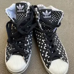 adidasのレディーススニーカー