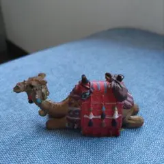 キャメル 置物 装飾的な鞍付き