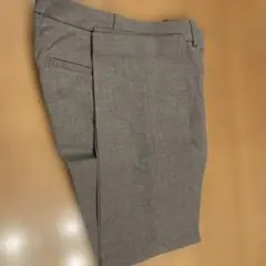 ユニクロ　グレー スラックス ボタン付き