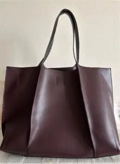 軽いのが特徴のバッグ ダークブラウン