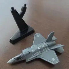 トミカプレミアム 28 航空自衛隊 F-35A 戦闘機　スタンド付き
