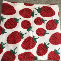 marimekko いちご柄 クッションカバー
