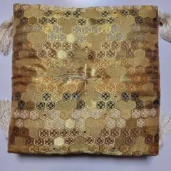 金色 六角形パターン 座布団 約30cm