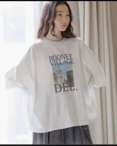 niko and… ニコアンド　バック布帛CITYフォトTシャツ
