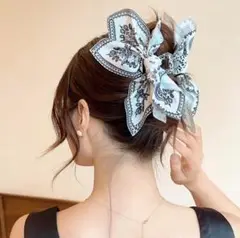 新品未使用　ヘアクリップ　バレッタ　バンダナ風　髪　可愛い　モノトーン　リボン