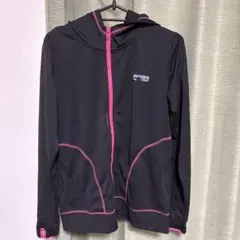 フード付きラッシュガード 黒とピンク　outdoor