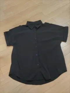 (GU)ドレープシャツ　ブラックМサイズ