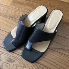 ブラックオープントゥミュール
