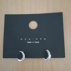 nyu·nyu ツイストデザイン フープピアス