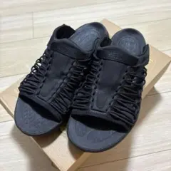 KEEN ユニークスニークスライド　サンダル　ブラック