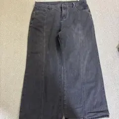 黒のワイドパンツ バックポケット付き