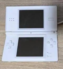 Nintendo DS Lite ホワイト 充電器・ゲームカード付き