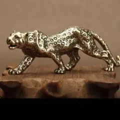 ヒョウの真鍮工芸品