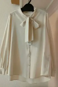 【セレモニーシーン/お仕事にも】リボンタイチュニックブラウス　【未使用❁美品】
