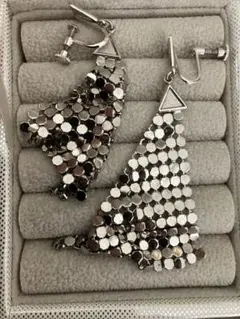 Item thumbnail for item 801773cf-930c-4465-a876-85d3523500f4