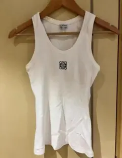ロエベ 白タンクトップ シンプルデザイン