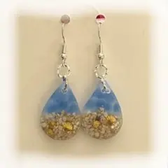 【ピアス】 しずく型のゆらゆら揺れる夏っぽさ全開海塗りピアス♡薄い青ver