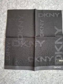 DKNY 黒 ロゴ入り ハンカチ