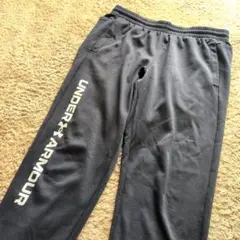 UNDER ARMOUR ブラックジャージパンツ