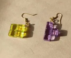 【特価】【ハンドメイド】テトリミノ型ピアス 黄と紫