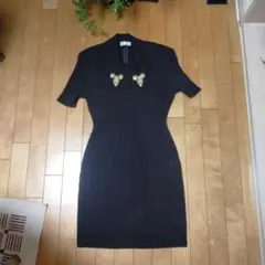 ビジュー付きブラック半袖ワンピース