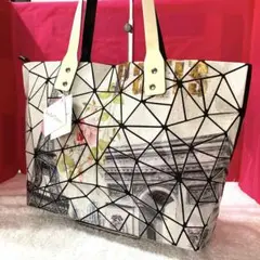 『新品未使用』幾何学模様 大容量ショルダーバッグ