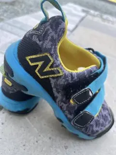 New Balance ベルト付きシューズ 555