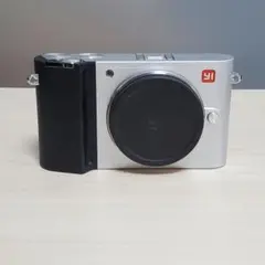 Xiaomi Yi M1 ボディ シルバー マイクロフォーサーズ