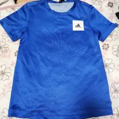 adidas AEROREADY 青いシャツ