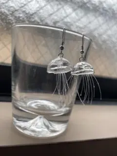 クラゲ　ピアス　透明　ハンドメイド