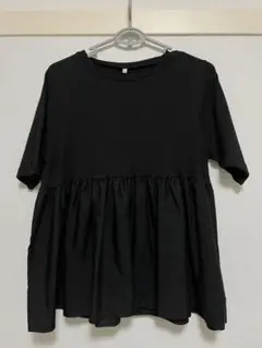 黒のフレアデザイン半袖トップス　COCA M