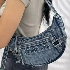 Matin Kim デニムボディバッグ　ムーン　クレセント　ショルダー　半月型
