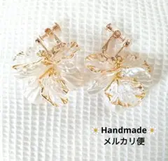 820.お花イヤリング✾匿名配送✾送料込み✾ゴールドクリア＆ホワイトゴールド花弁