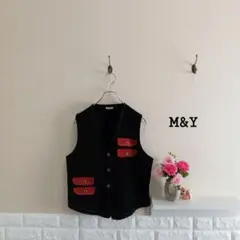 Vネックベスト フロントボタン ポケット装飾 やや短め