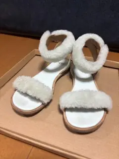 UGG ファーサンダル