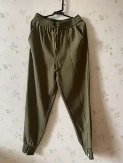 【美品】GUレディース　センターシームジョガーパンツS オリーブ色ウエスト総ゴム